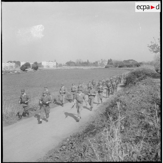 Instruction militaire et entraînement sportif. [Description en cours]