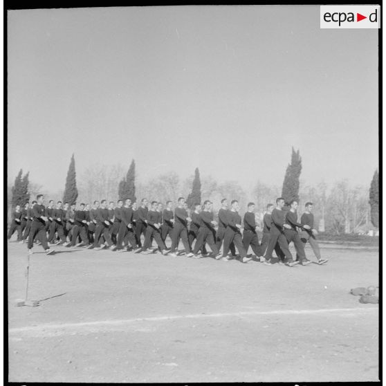 Instruction militaire et entraînement sportif. [Description en cours]