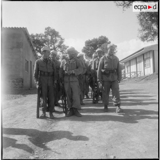 Le 22e RI et sa harka. [Description en cours]