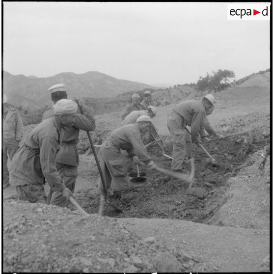 Le 22e RI et sa harka. [Description en cours]