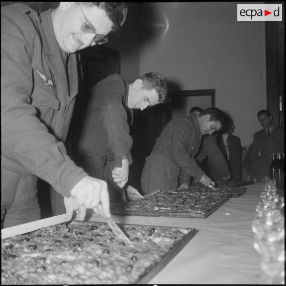 Un cocktail. [Description en cours]