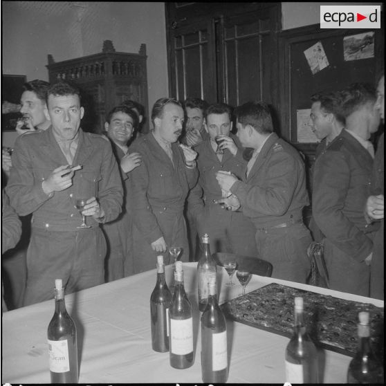 Un cocktail. [Description en cours]