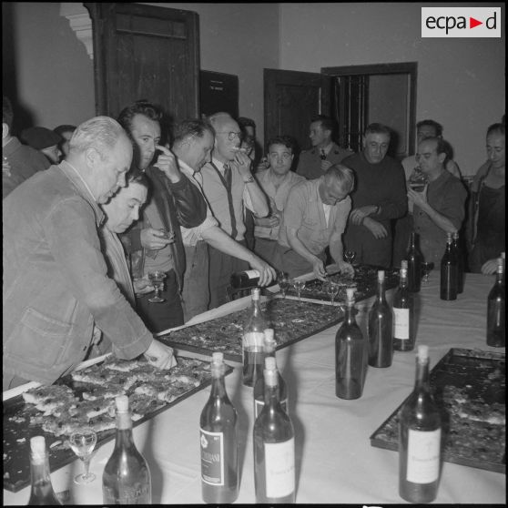 Un cocktail. [Description en cours]