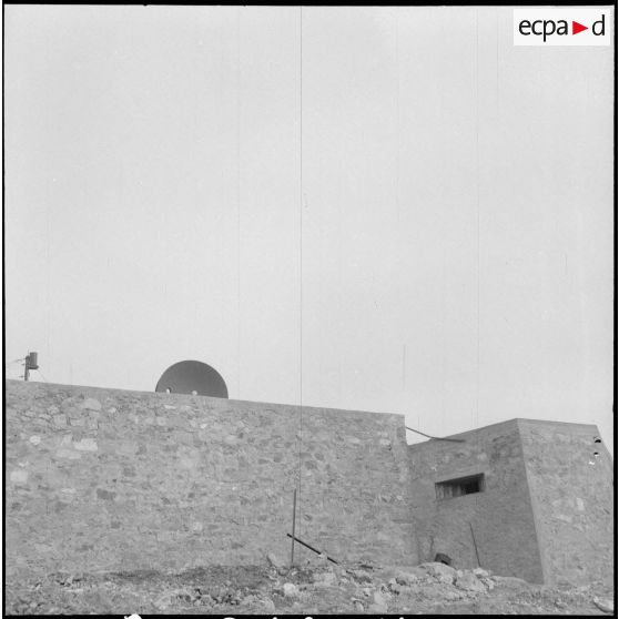 Vie quotidienne en poste. [Description en cours]