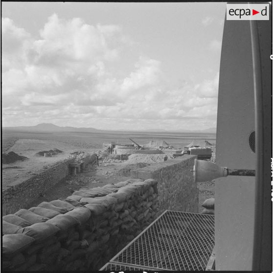 Vie quotidienne en poste. [Description en cours]