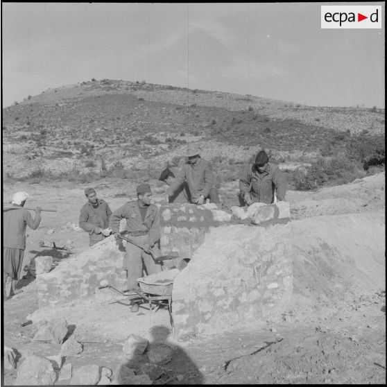 Travaux d'aménagement défensif. [Description en cours]