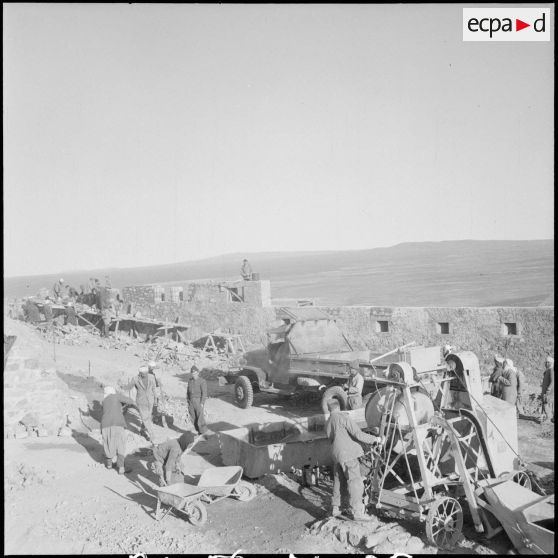 Travaux d'aménagement défensif. [Description en cours]