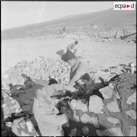 Travaux d'aménagement défensif. [Description en cours]