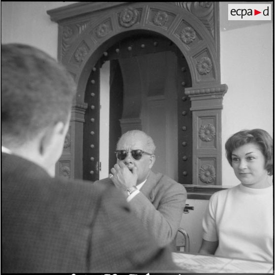 Présentation de véhicules Unic. [Description en cours]