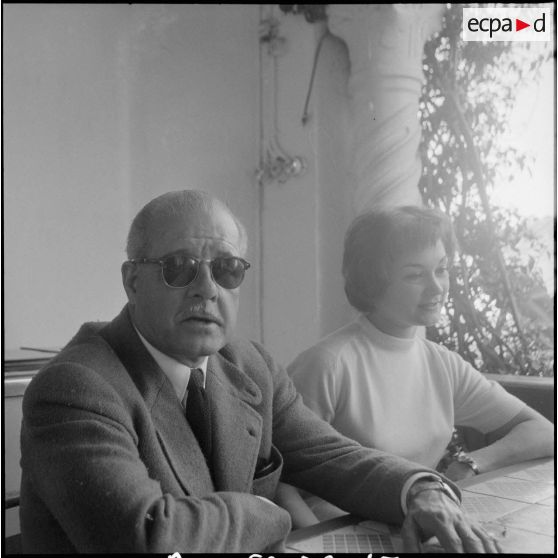 Présentation de véhicules Unic. [Description en cours]