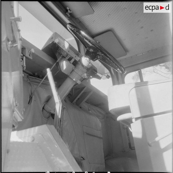 Présentation de véhicules Unic. [Description en cours]