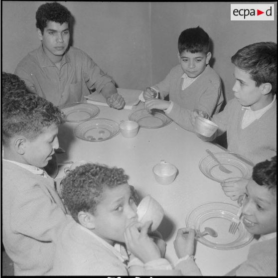 Un centre de jeunesse. [Description en cours]