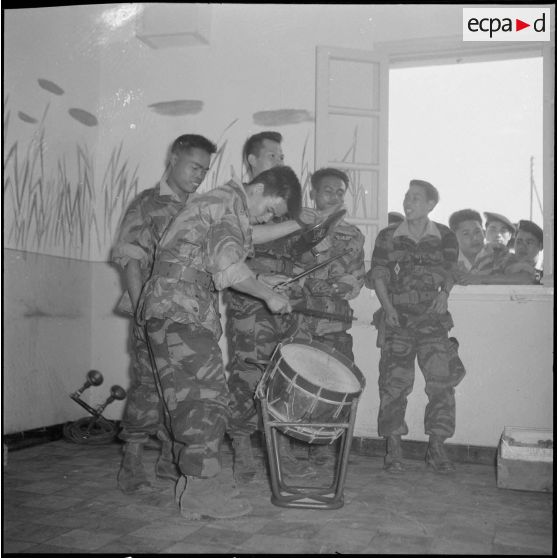 Fête du Têt chez les commandos vietnamiens à Beni-Messous. [Description en cours]