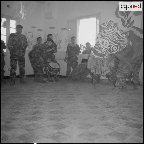 Fête du Têt chez les commandos vietnamiens à Beni-Messous. [Description en cours]