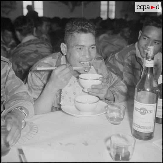 Fête du Têt chez les commandos vietnamiens à Beni-Messous. [Description en cours]