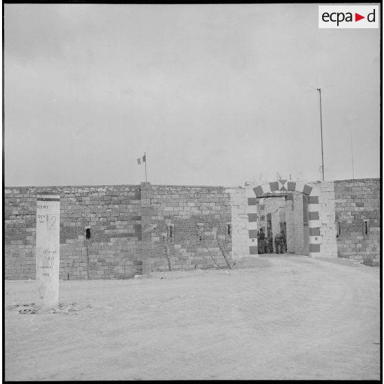 Poste près de la frontière tunisienne.[Description en cours]