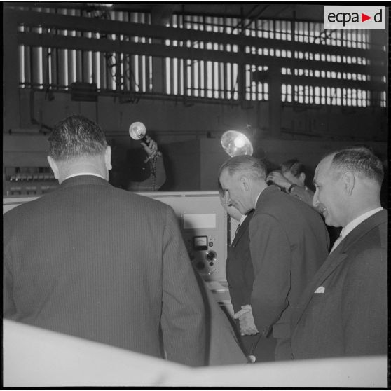 Inauguration d’un nouvel émetteur à Ouled-Fayet. [Description en cours]