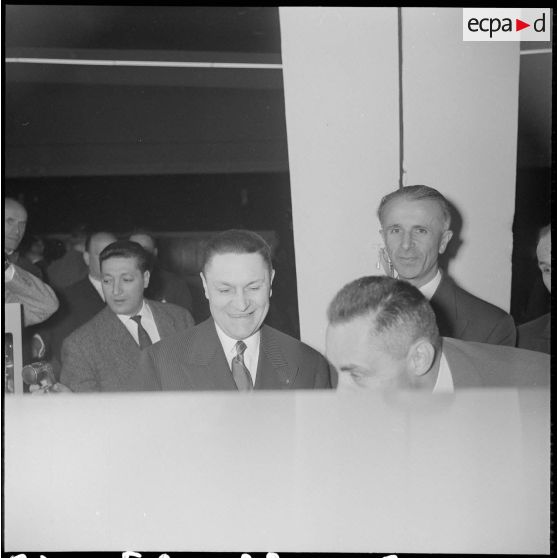 Inauguration d’un nouvel émetteur à Ouled-Fayet. [Description en cours]