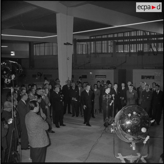 Inauguration d’un nouvel émetteur à Ouled-Fayet. [Description en cours]