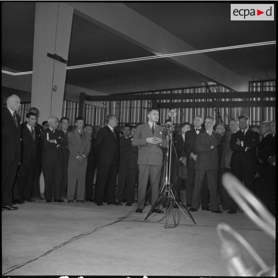 Inauguration d’un nouvel émetteur à Ouled-Fayet. [Description en cours]