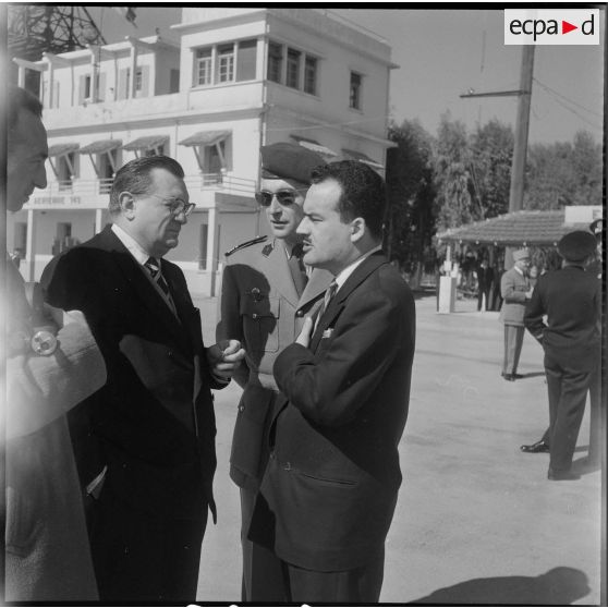 Visite de Jacques Chaban-Delmas, ministre de la Défense à Alger. [Description en cours]