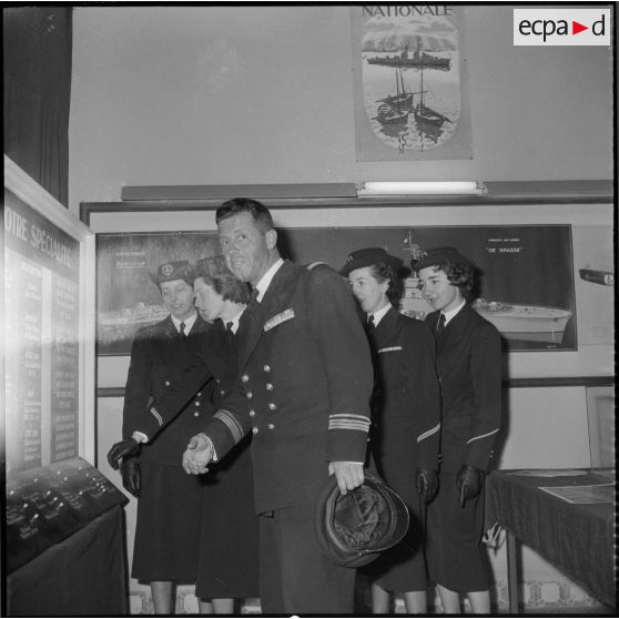 Inauguration d'une exposition sur la Marine. [Description en cours]