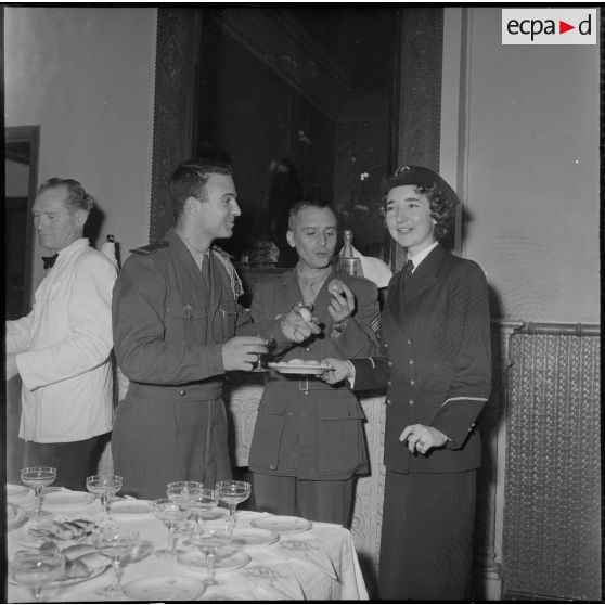 Inauguration d'une exposition sur la Marine. [Description en cours]