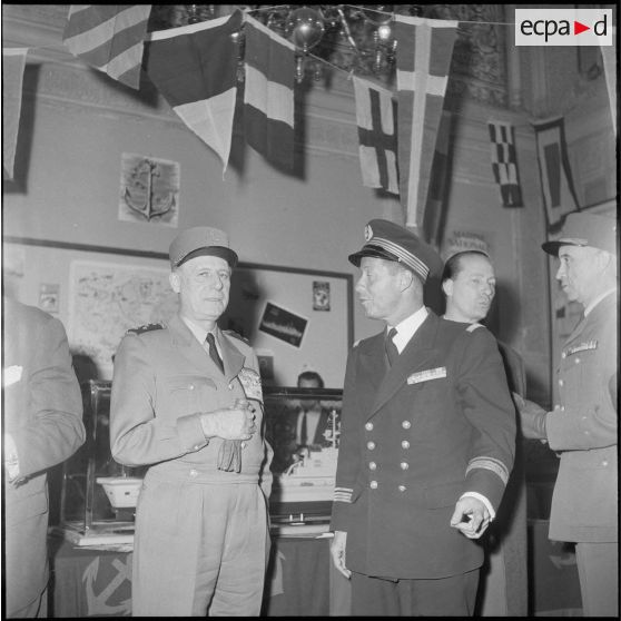 Inauguration d'une exposition sur la Marine. [Description en cours]