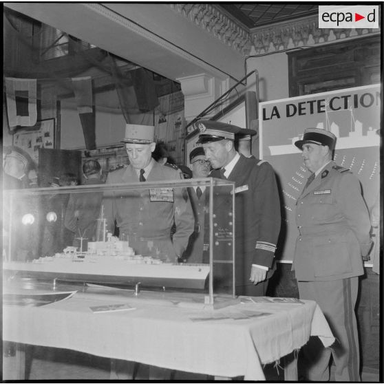 Inauguration d'une exposition sur la Marine. [Description en cours]