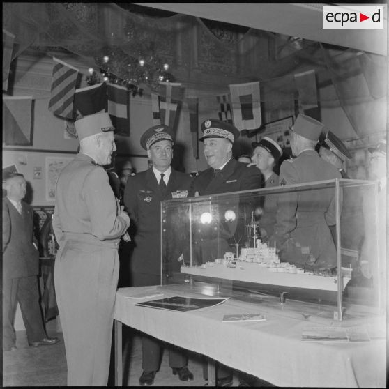 Inauguration d'une exposition sur la Marine. [Description en cours]