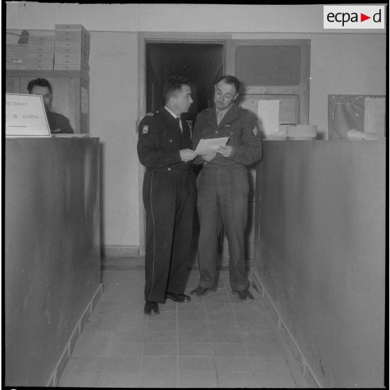 Visite du Centre d'instruction à la pacification et à la contre-guérilla (CIPCG) d'Arzew. [Description en cours]