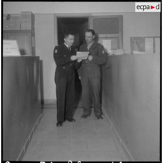 Visite du Centre d'instruction à la pacification et à la contre-guérilla (CIPCG) d'Arzew. [Description en cours]