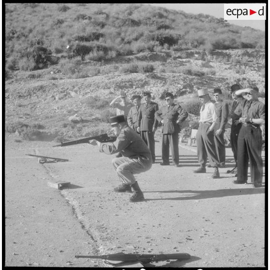 Visite du Centre d'instruction à la pacification et à la contre-guérilla (CIPCG) d'Arzew. [Description en cours]