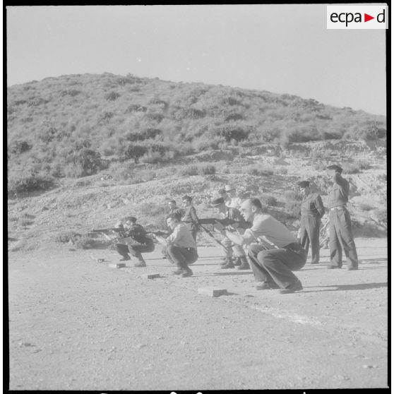 Visite du Centre d'instruction à la pacification et à la contre-guérilla (CIPCG) d'Arzew. [Description en cours]