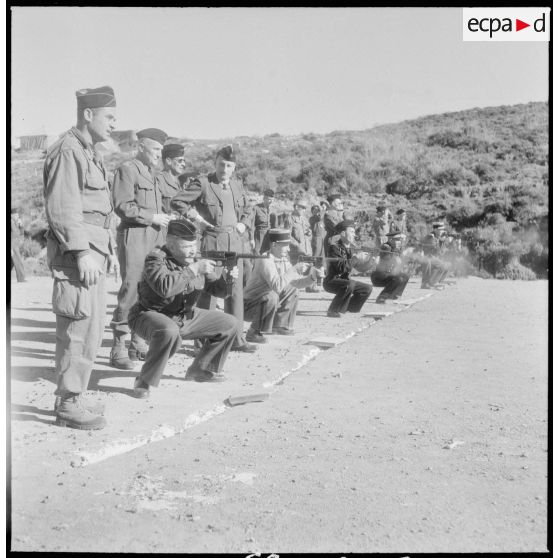 Visite du Centre d'instruction à la pacification et à la contre-guérilla (CIPCG) d'Arzew. [Description en cours]
