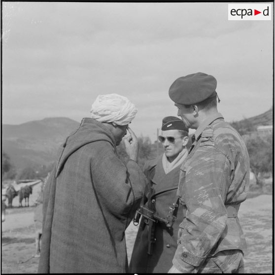 Action psychologique et aide médicale à des populations. [Description en cours]