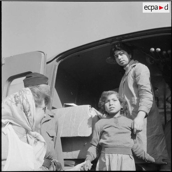 Action psychologique et aide médicale à des populations. [Description en cours]