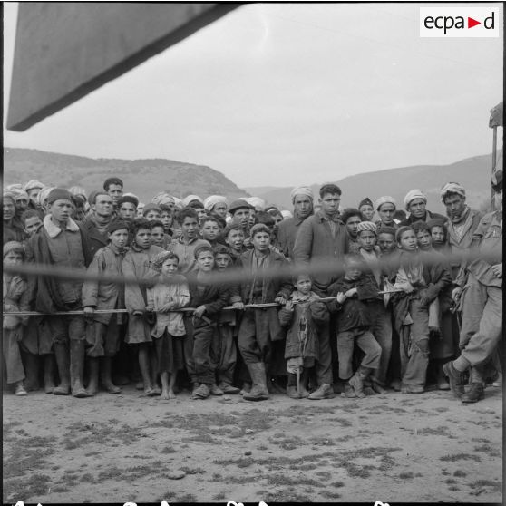 Action psychologique et aide médicale à des populations. [Description en cours]