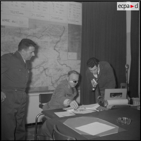 Réunion de jurys pour l’élection du meilleur soldat d’Algérie. [Description en cours]