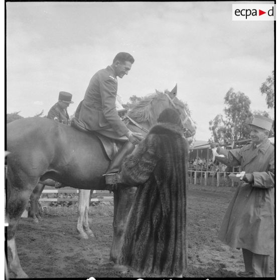 Une compétition hippique. [Description en cours]