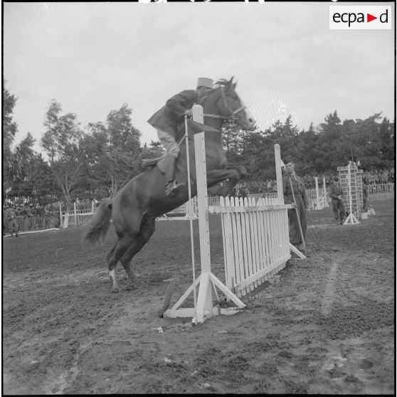 Une compétition hippique. [Description en cours]