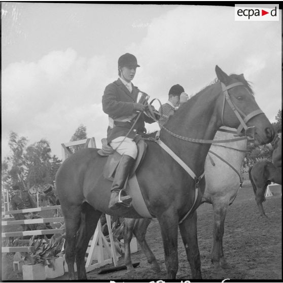 Une compétition hippique. [Description en cours]