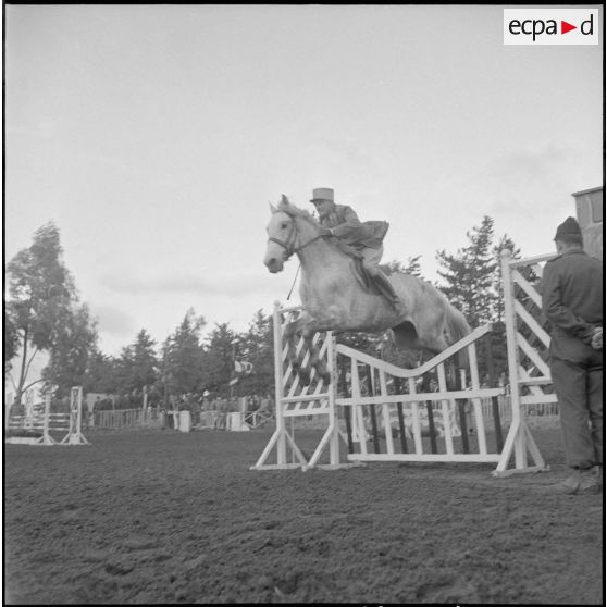 Une compétition hippique. [Description en cours]