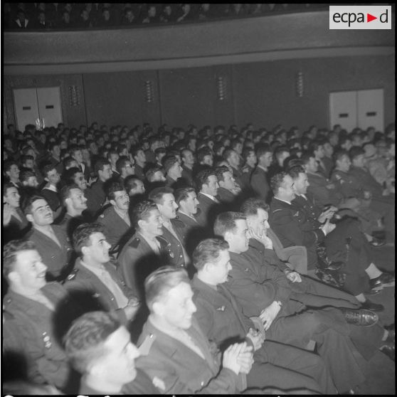 Un spectacle théâtral. [Description en cours]