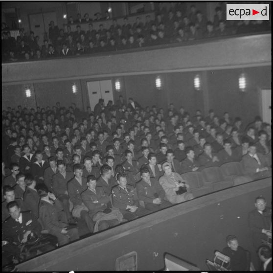 Un spectacle théâtral. [Description en cours]