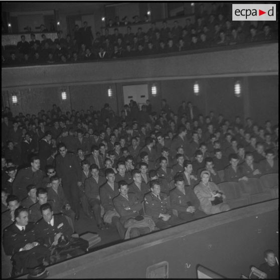 Un spectacle théâtral. [Description en cours]