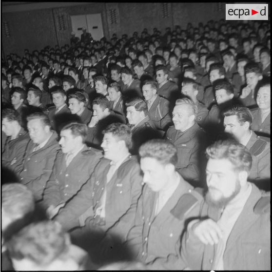 Un spectacle théâtral. [Description en cours]