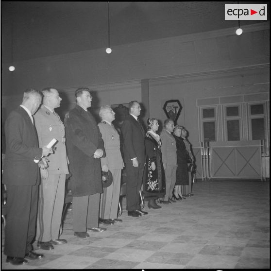 Réunion avec Roger Frison-Roche à Tizi-Ouzou. [Description en cours]