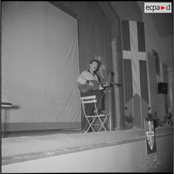 Réunion avec Roger Frison-Roche à Tizi-Ouzou. [Description en cours]