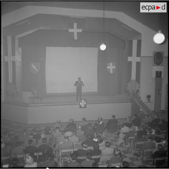 Réunion avec Roger Frison-Roche à Tizi-Ouzou. [Description en cours]